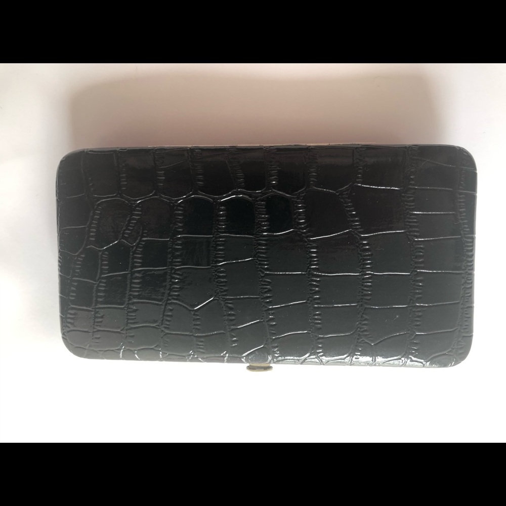Black clutch
